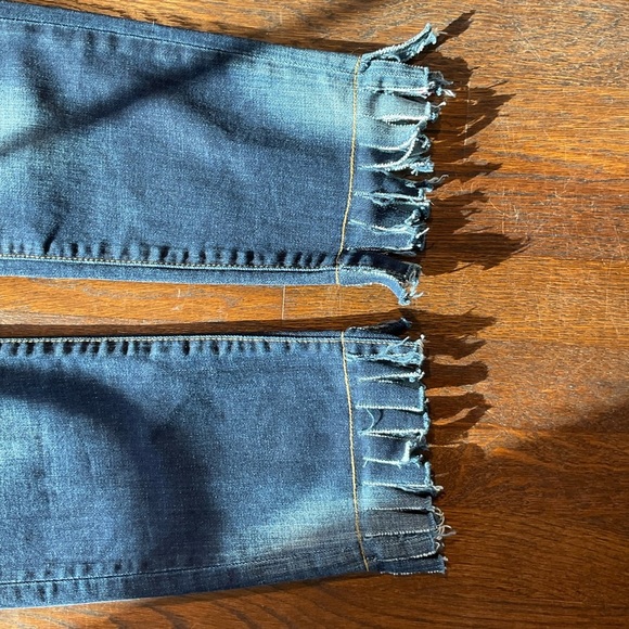 Yes Zee Ladies 31” Cropped Fringed Slim Fit Distressed Blue Jeans Button Closure - Picture 7 of 11